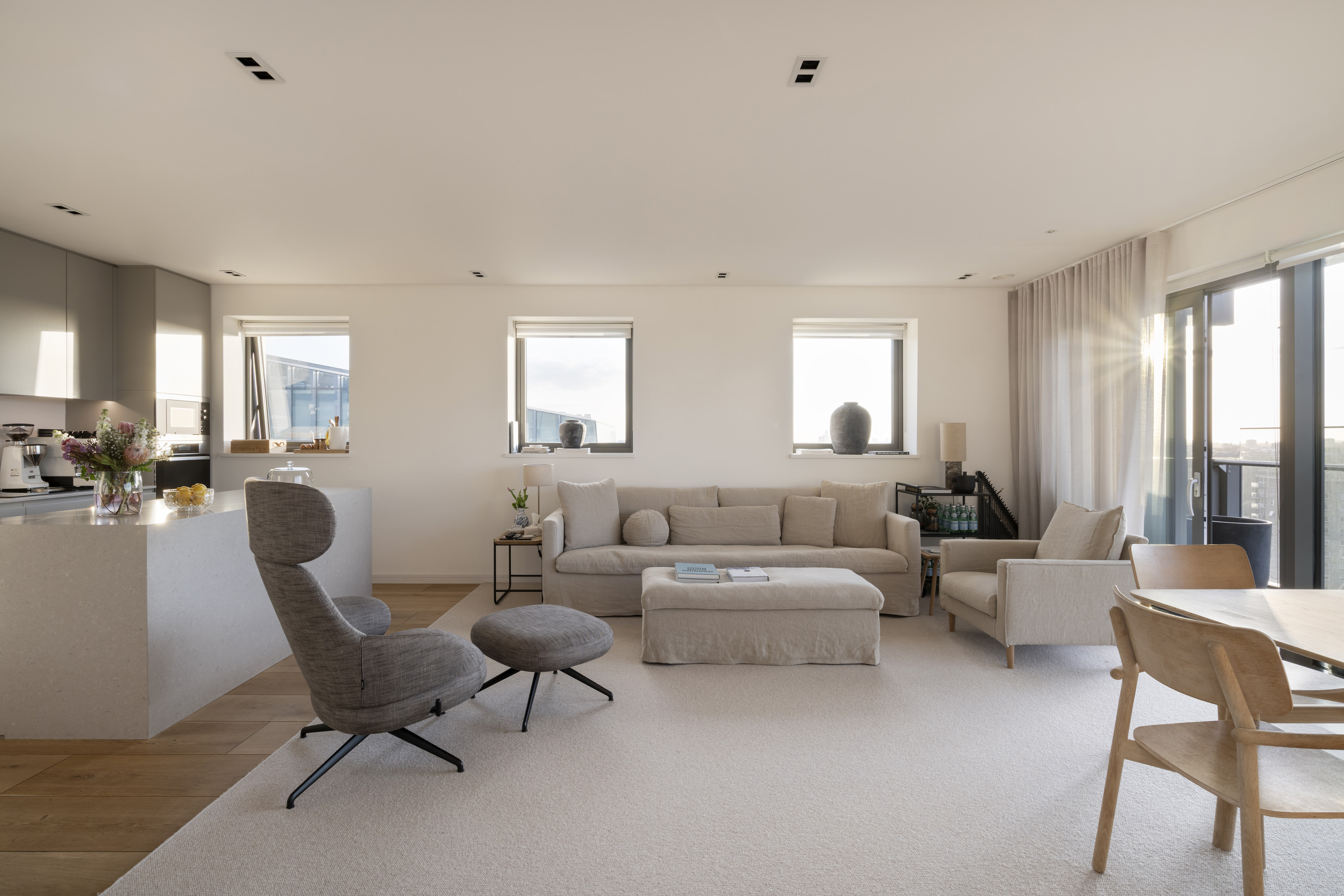 4 bedroom flat for sale 0