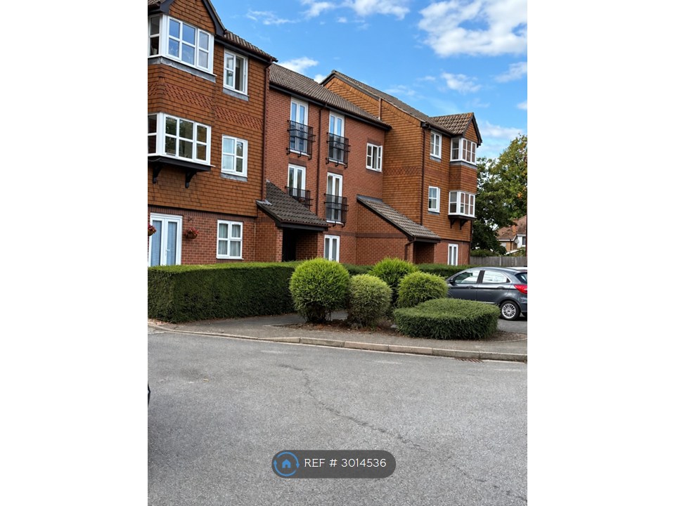 2-bed flat on Knowles Close, West Drayton, £1,625/mo