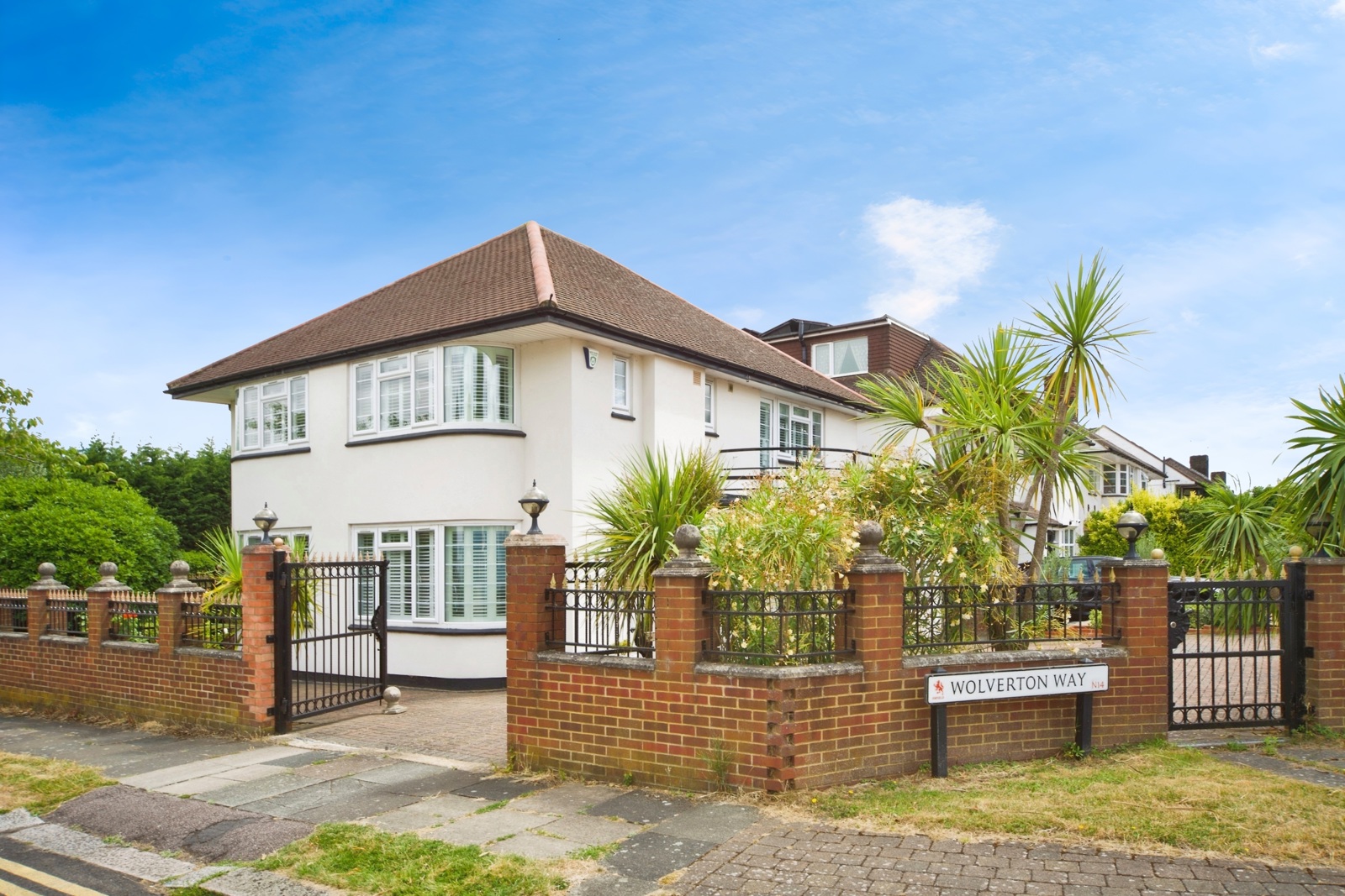 4 bedroom detached house for sale in Bromley