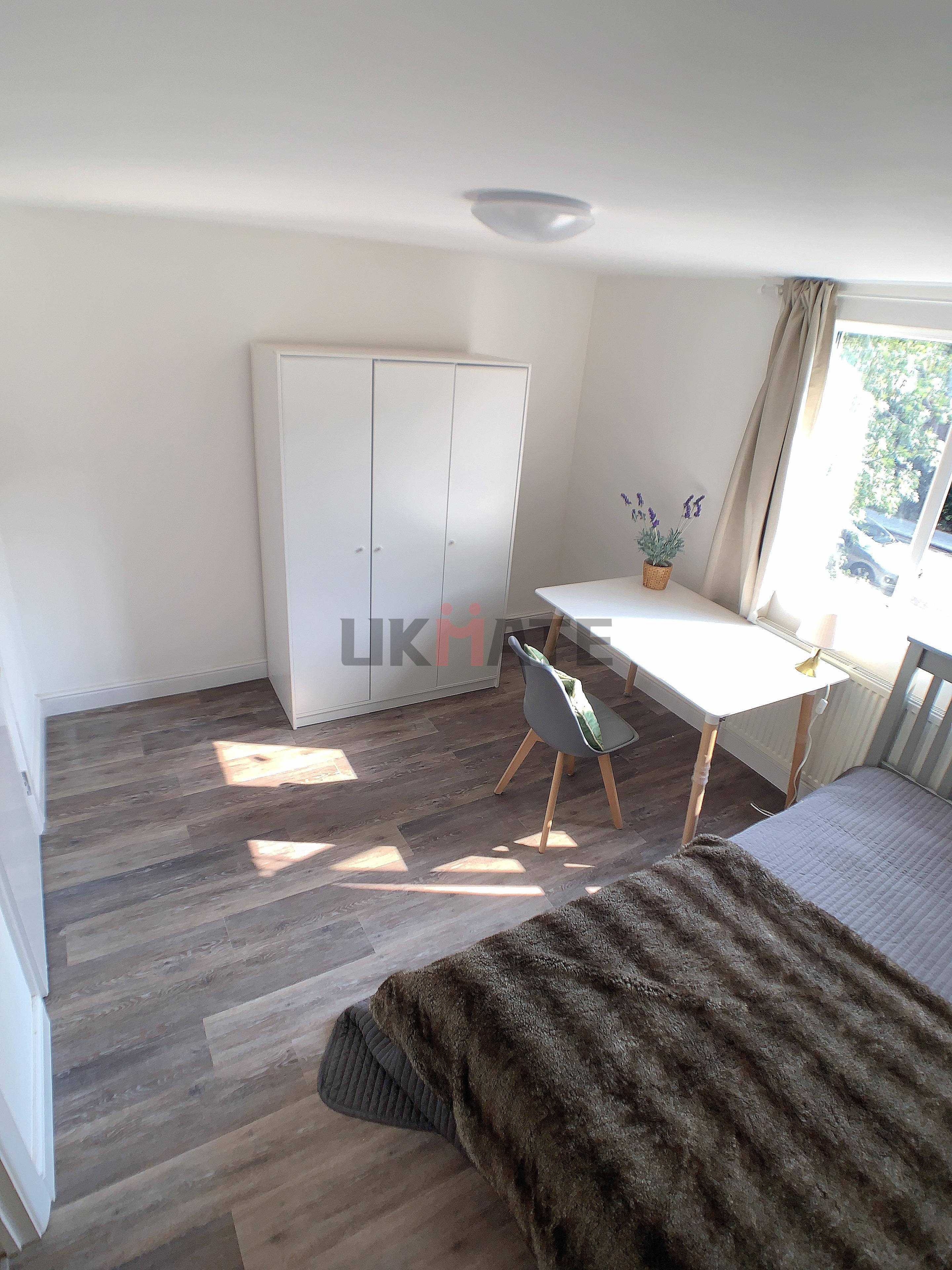 1-bed house on 5, Wesley Close, London, £806/mo
