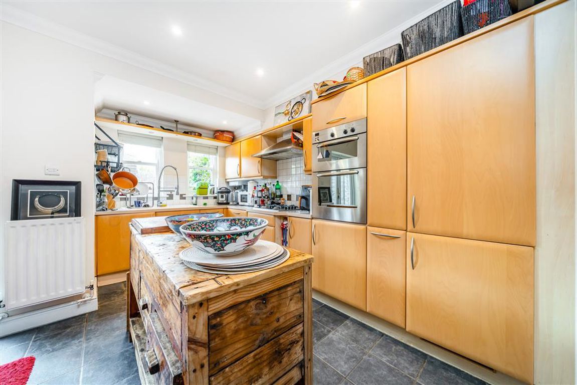 59, Admiralty Way, Teddington photo 4