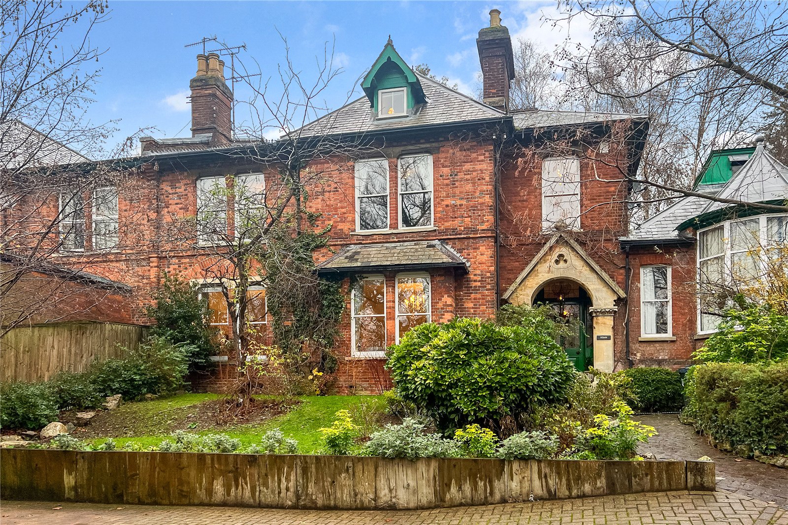 6 bedroom detached house for sale 0