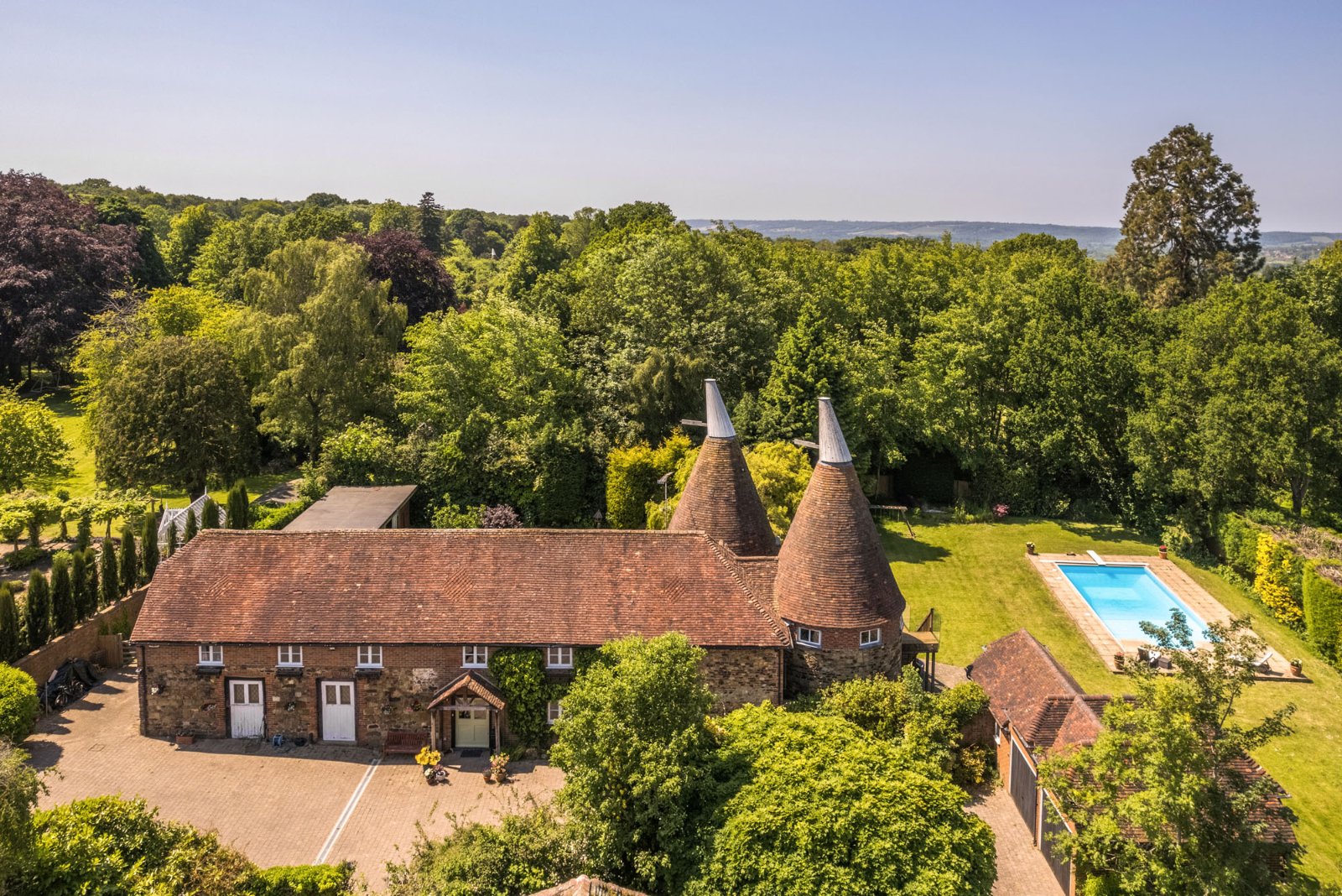 5 bedroom detached house for sale 0