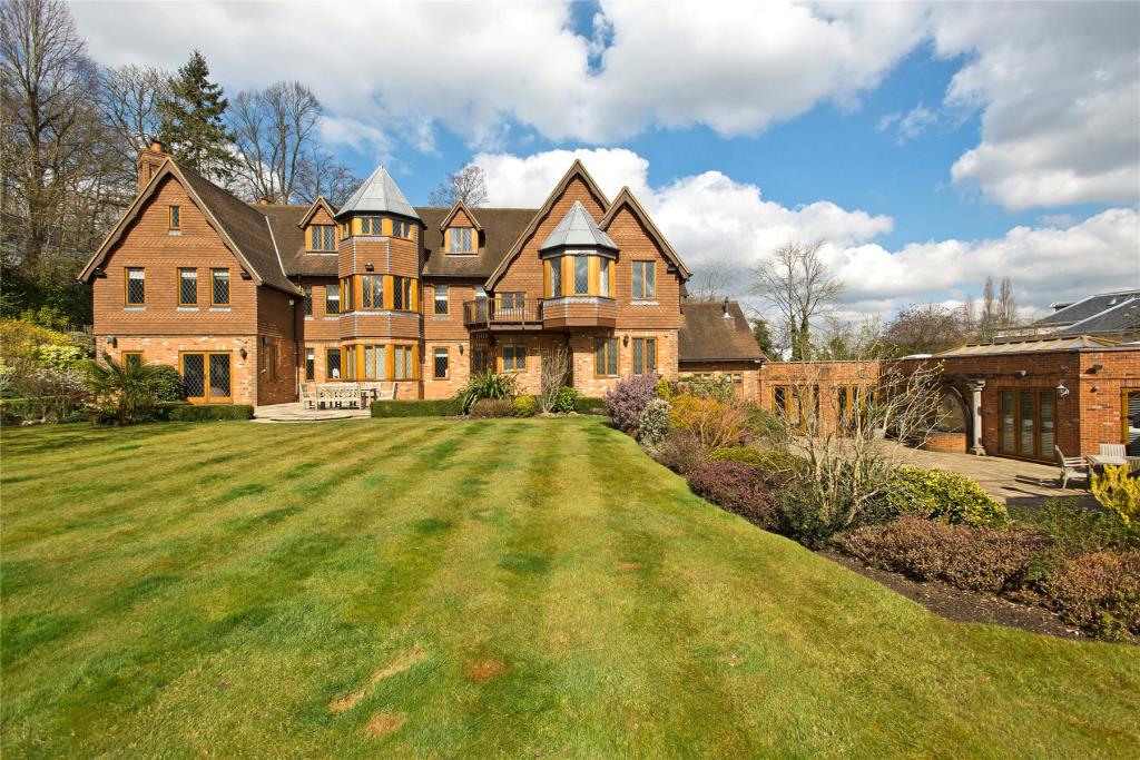 8 bedroom detached house for sale in Birds Hill Drive, Oxshott, Surrey