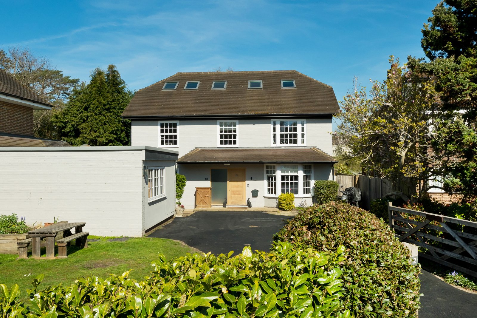 5 bedroom detached house for sale 0