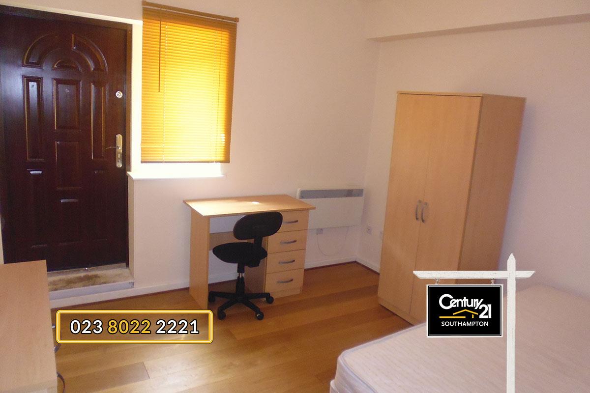 Studio flat on 320, Portswood Road, SOUTHAMPTON, £700/mo