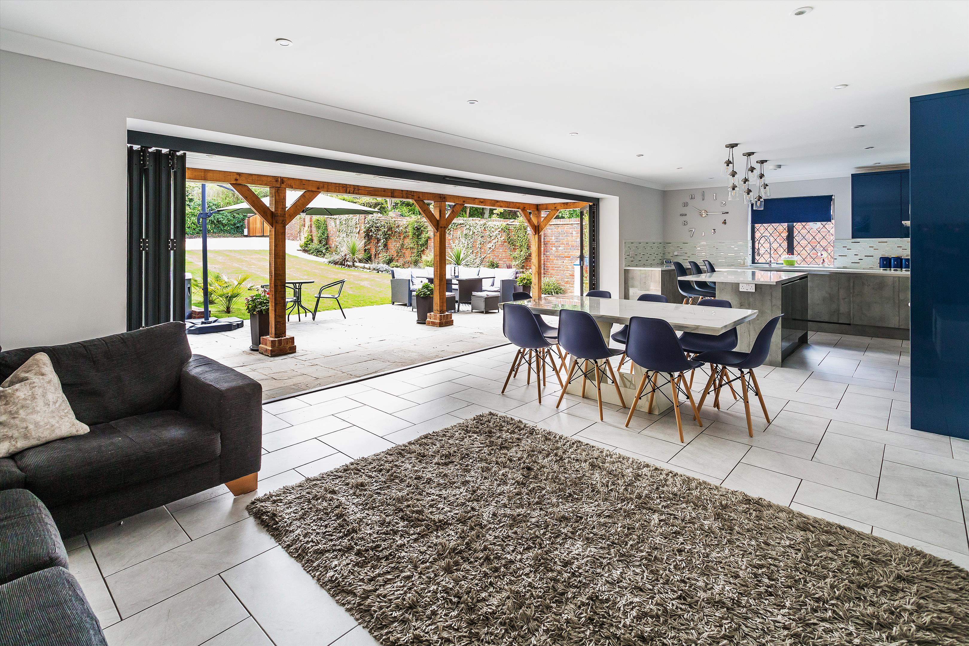 5 bedroom detached house for sale 0