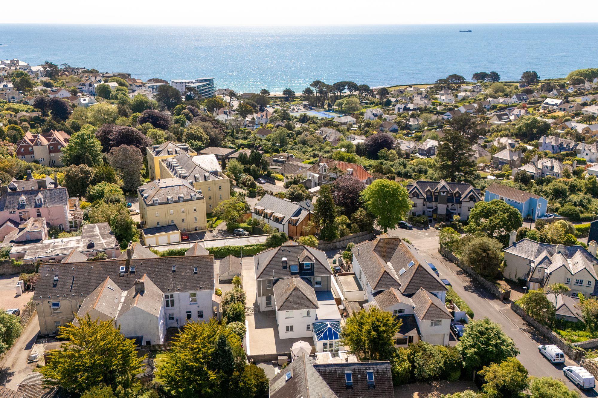 8 bedroom detached house for sale 0