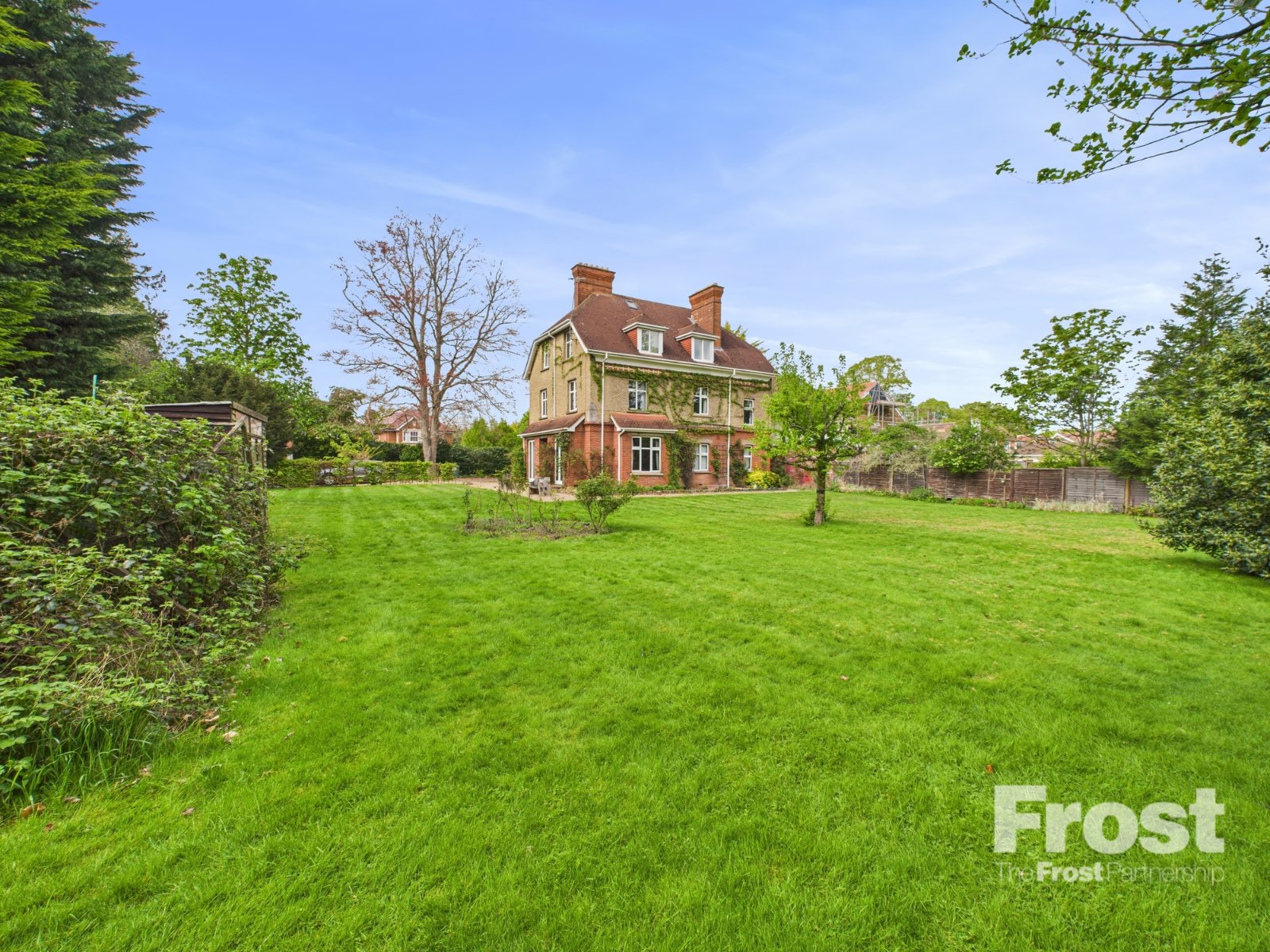 5 bedroom country house for sale