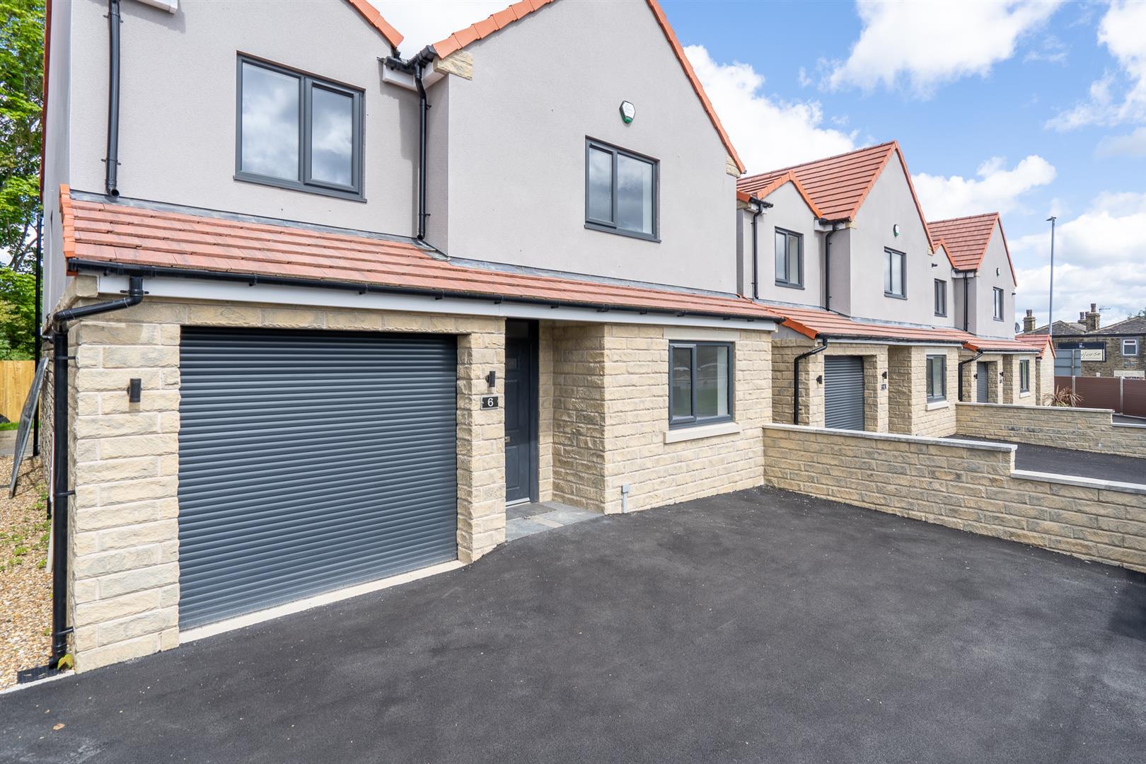 4-bed house on 6, Highmoor Lane, Cleckheaton, £425,000
