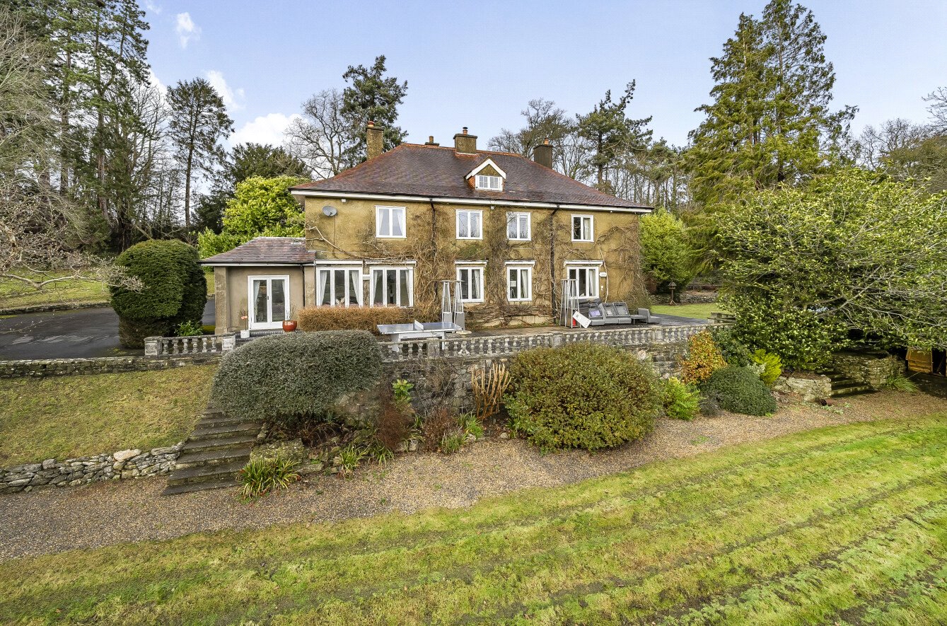 5 bedroom detached house for sale 0