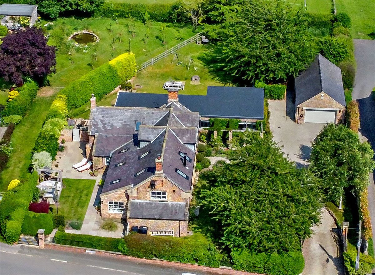 5 bedroom detached house for sale 0