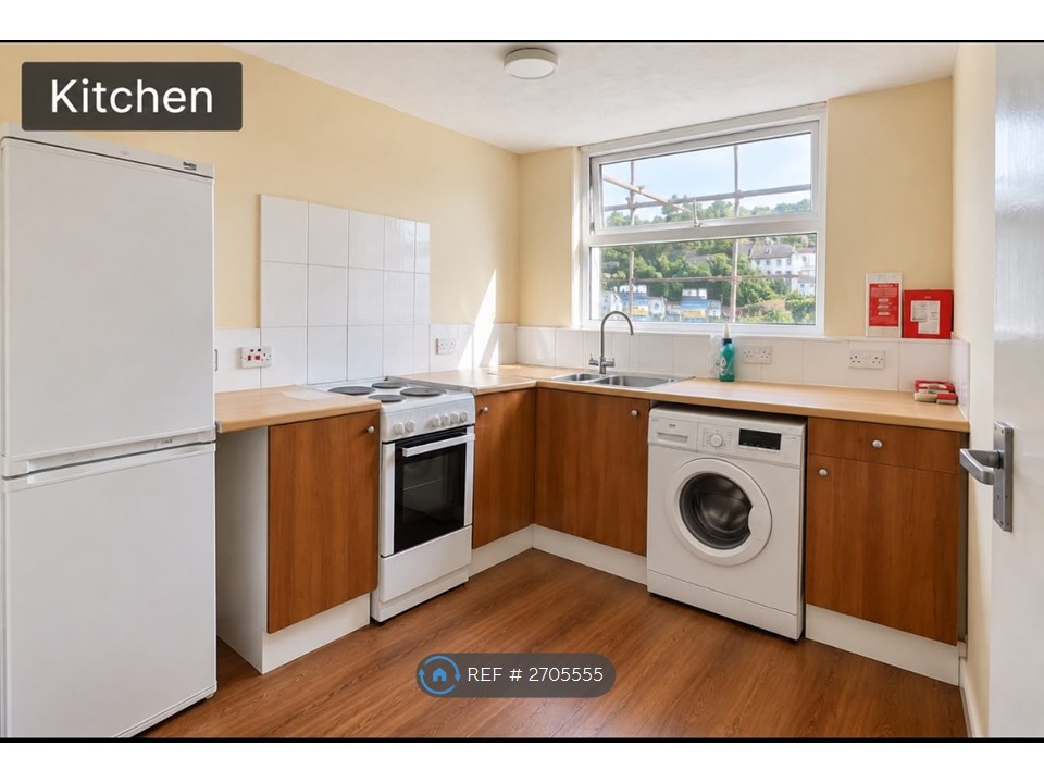 Warren Hill, Top Floor Flat, Torquay photo 2