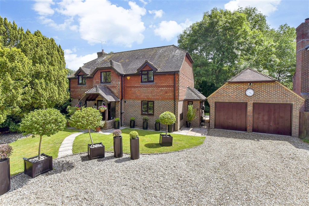 4 bedroom detached house for sale 0