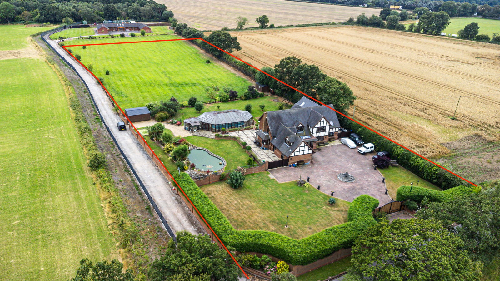 5 bedroom detached house for sale 0