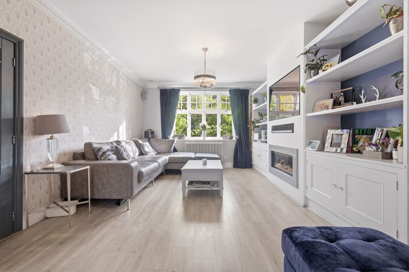 5 bedroom detached house for sale 0