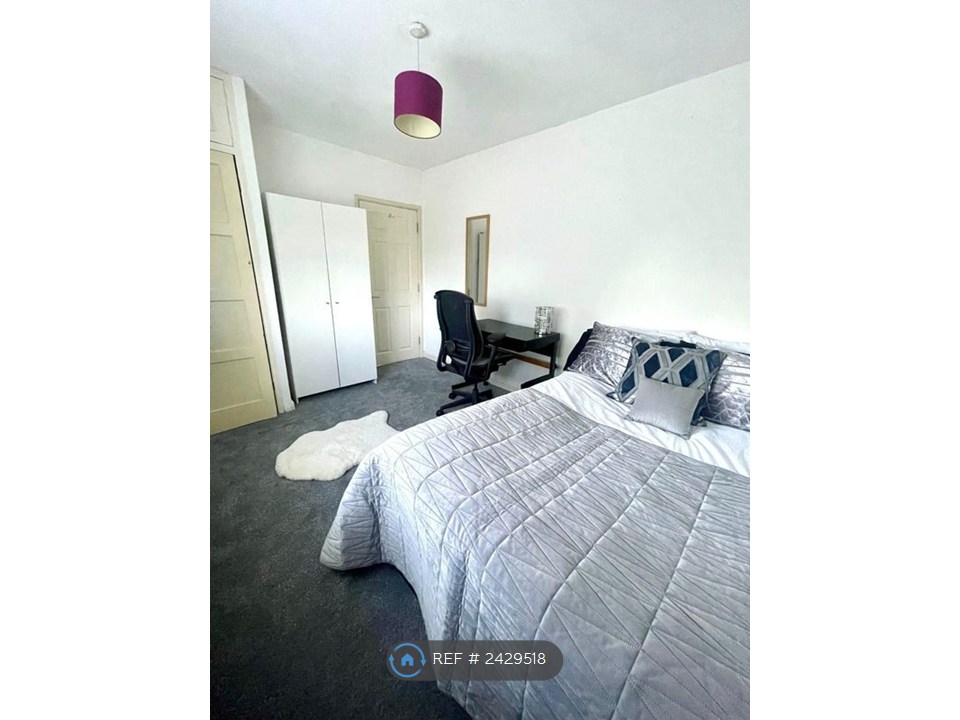 Cedar Way, Guildford photo 5