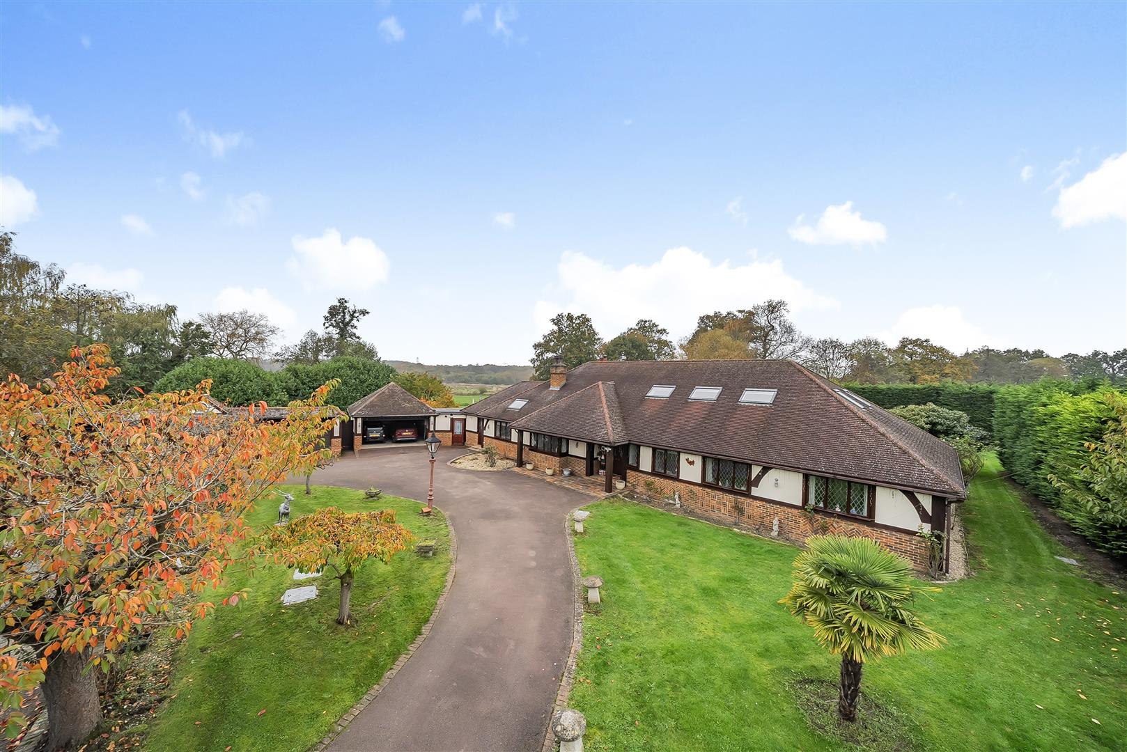 5 bedroom detached house for sale 0