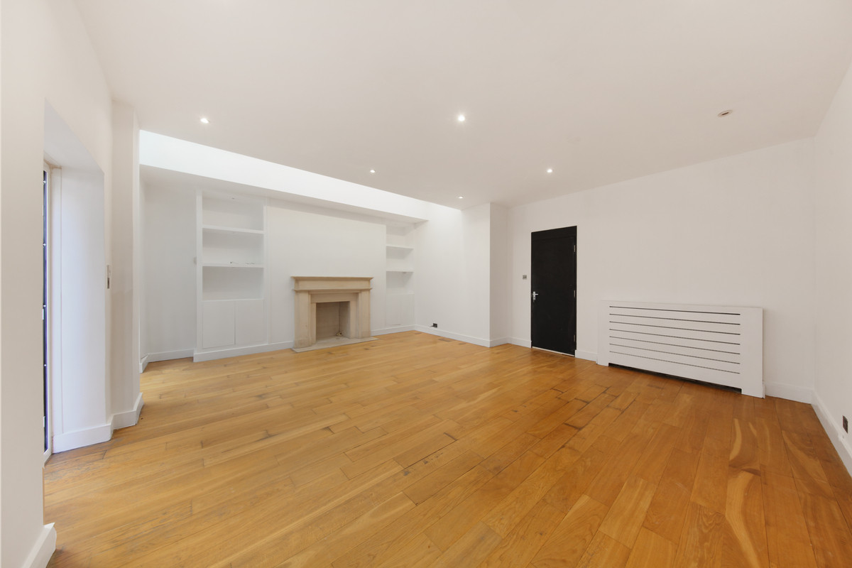 2 bedroom flat for sale 0
