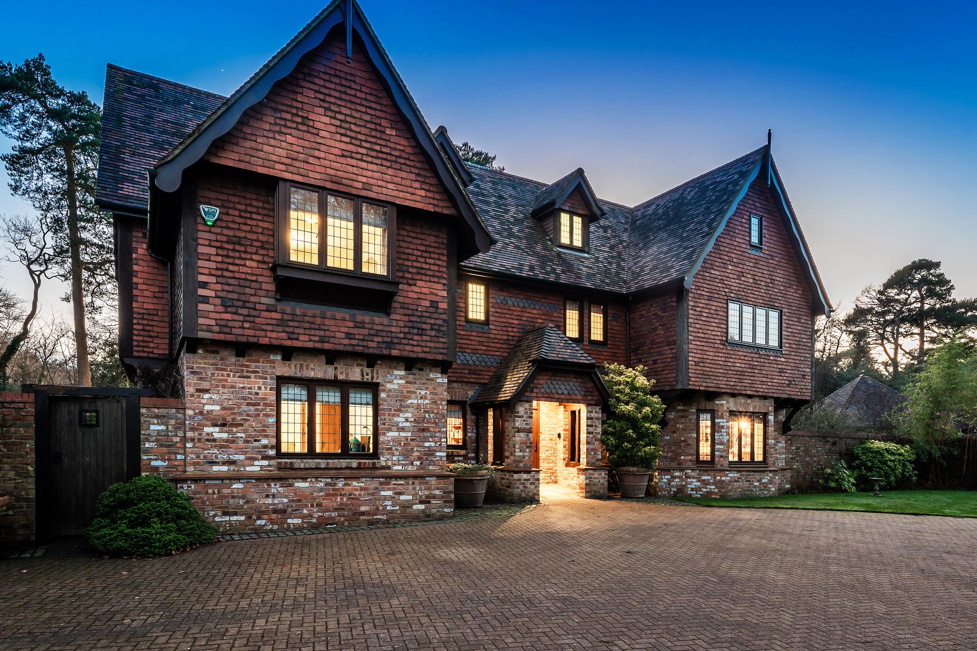7 bedroom detached house for sale 0