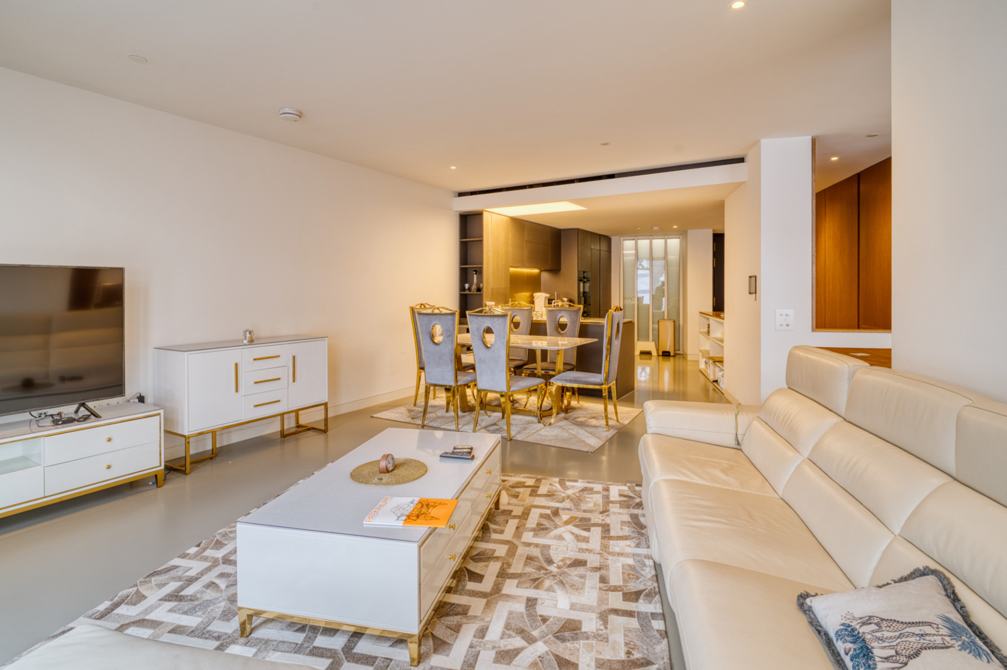 Balaton Lodge, Newmarket