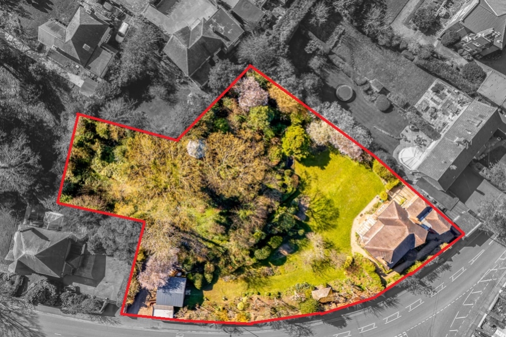 5 bedroom detached house for sale 0