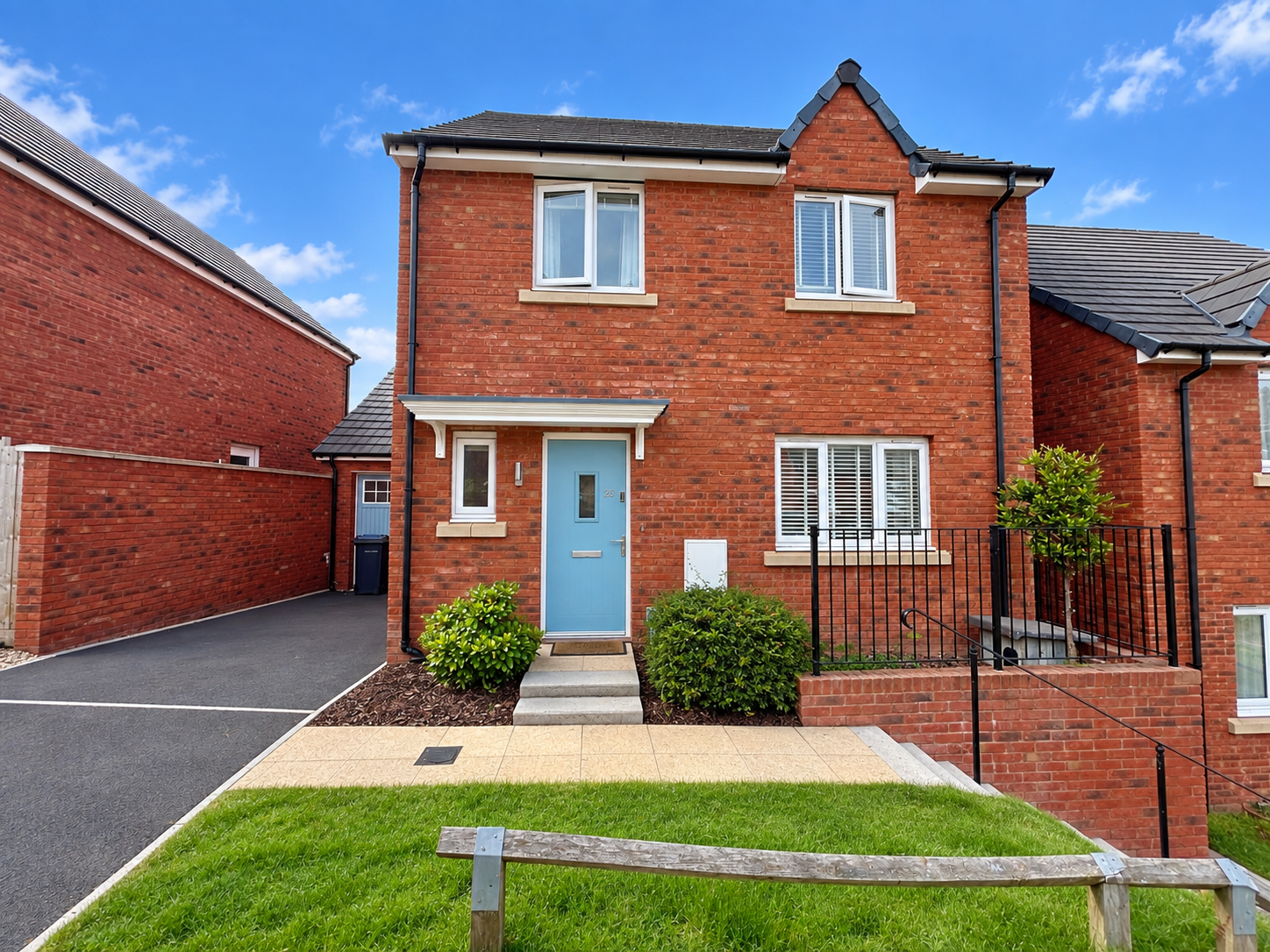 4 bed detached house for sale