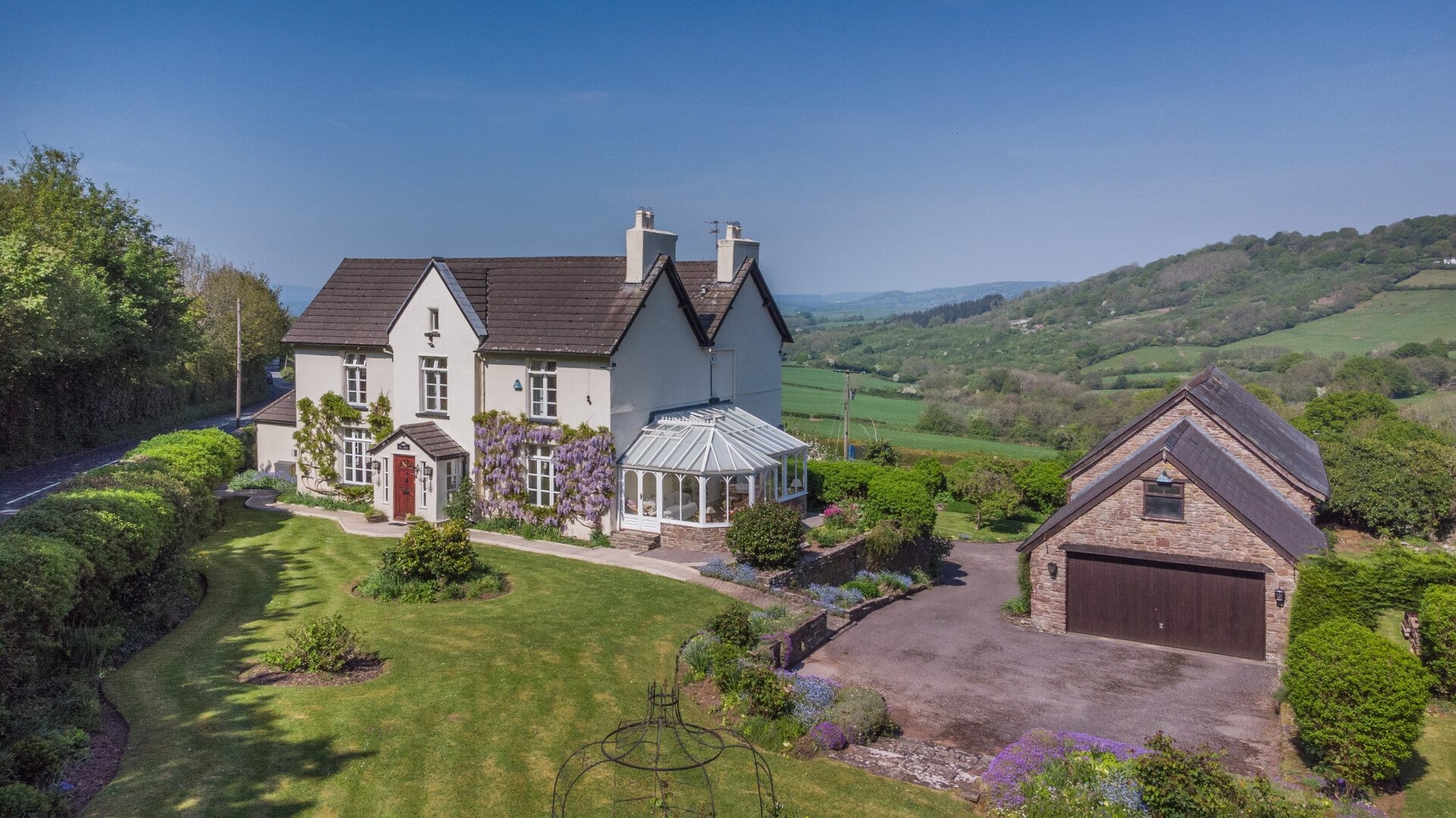 5 bedroom detached house for sale 0