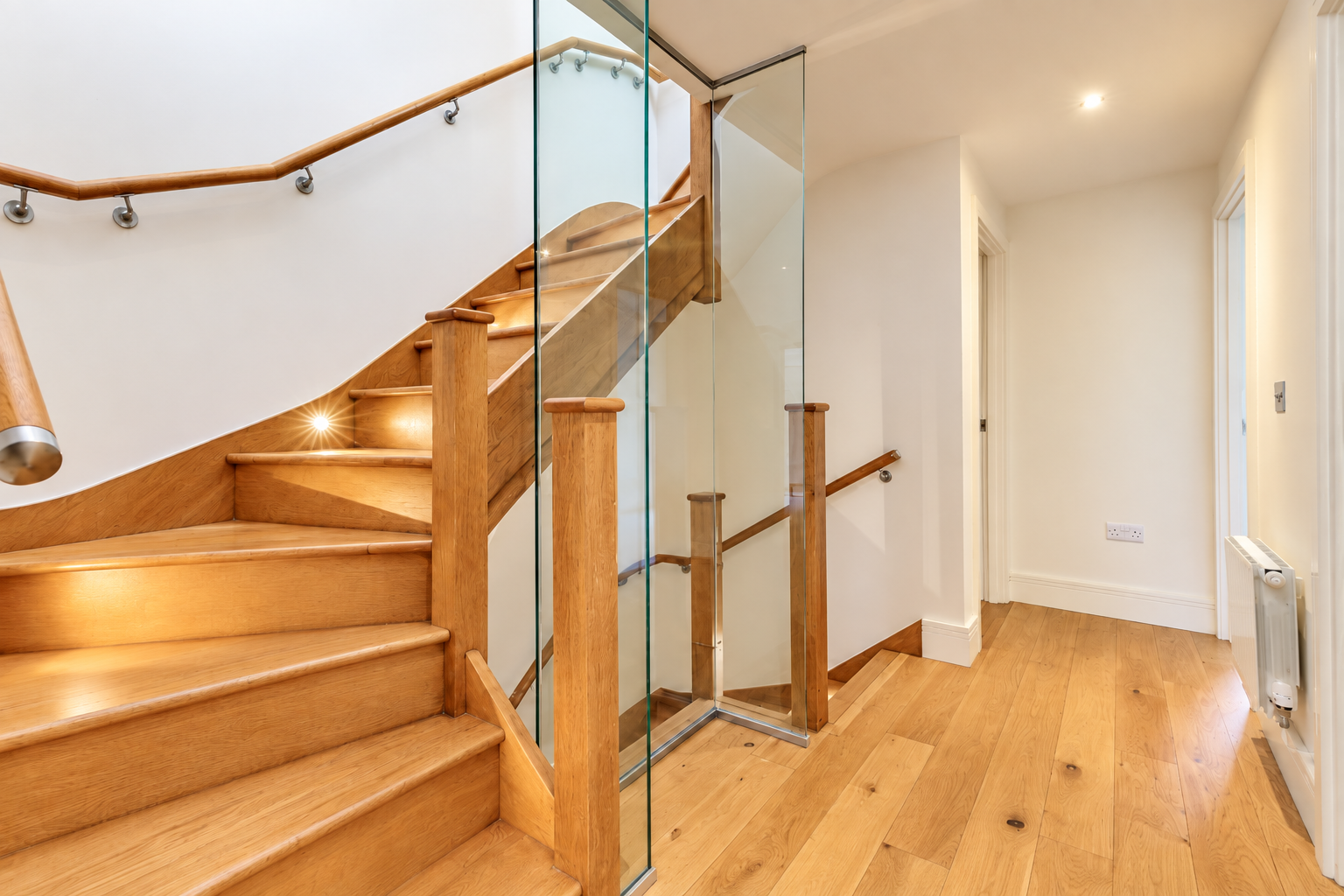 230D Bromyard Avenue, London photo 4