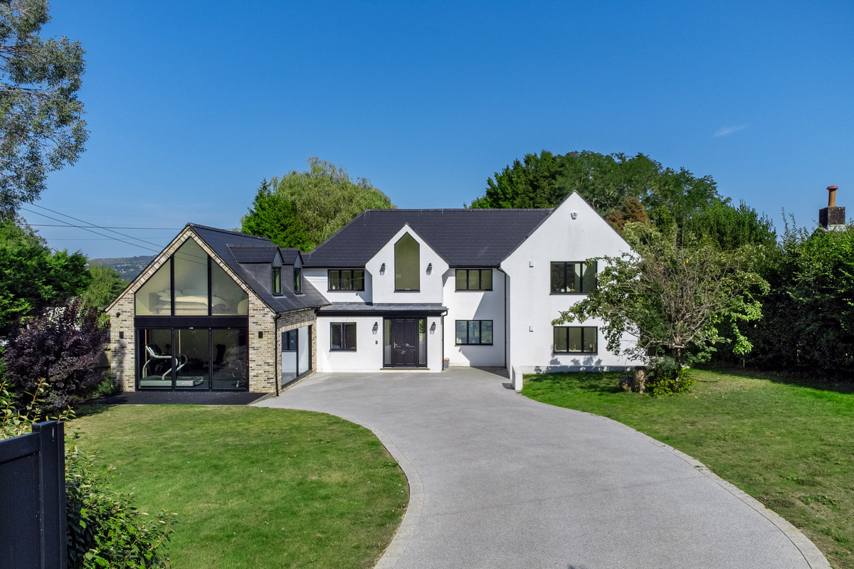 6 bedroom detached house for sale