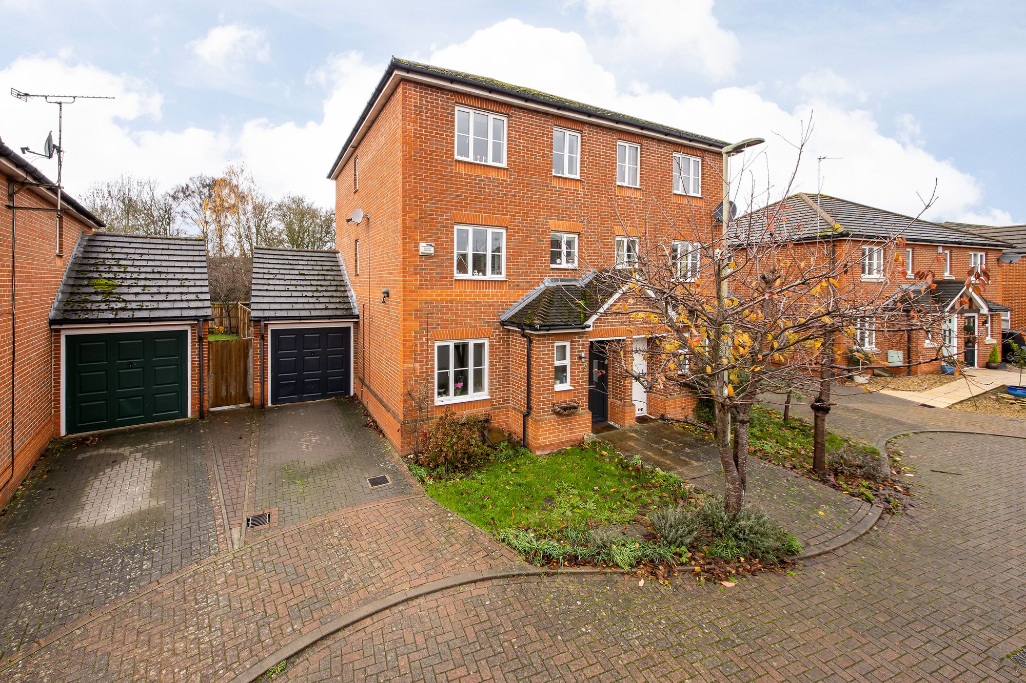 4-bed semi-detached on 42, Abbey Brook, Didcot, £500,000