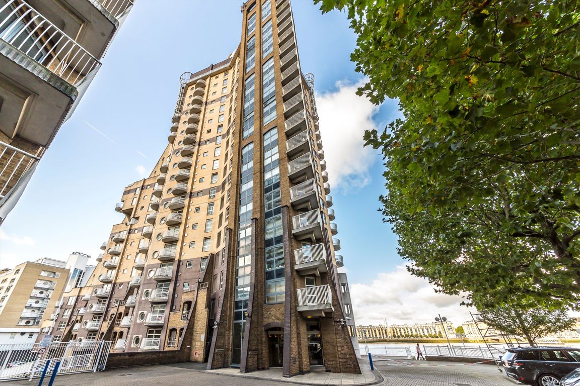 Flat 1301, Cascades Tower, 4, Westferry Road, London photo 2