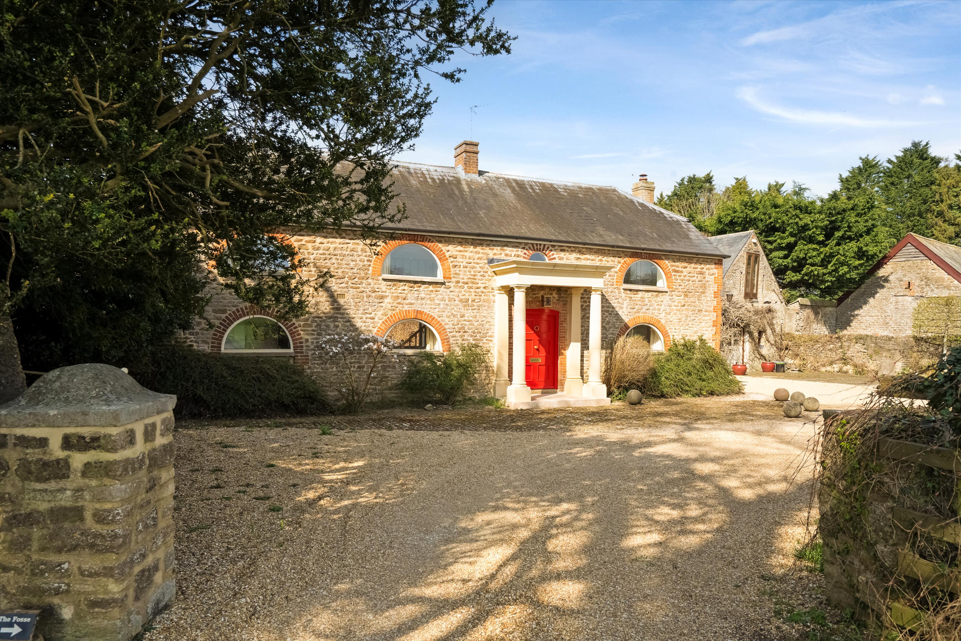 6 bedroom detached house for sale 0