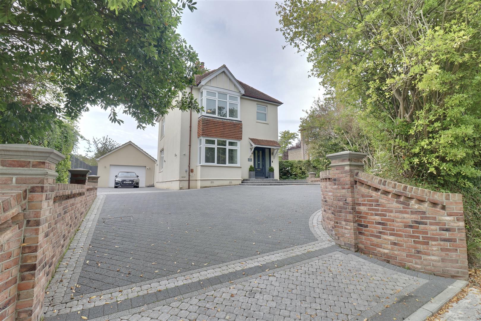 4 bedroom detached house for sale 0