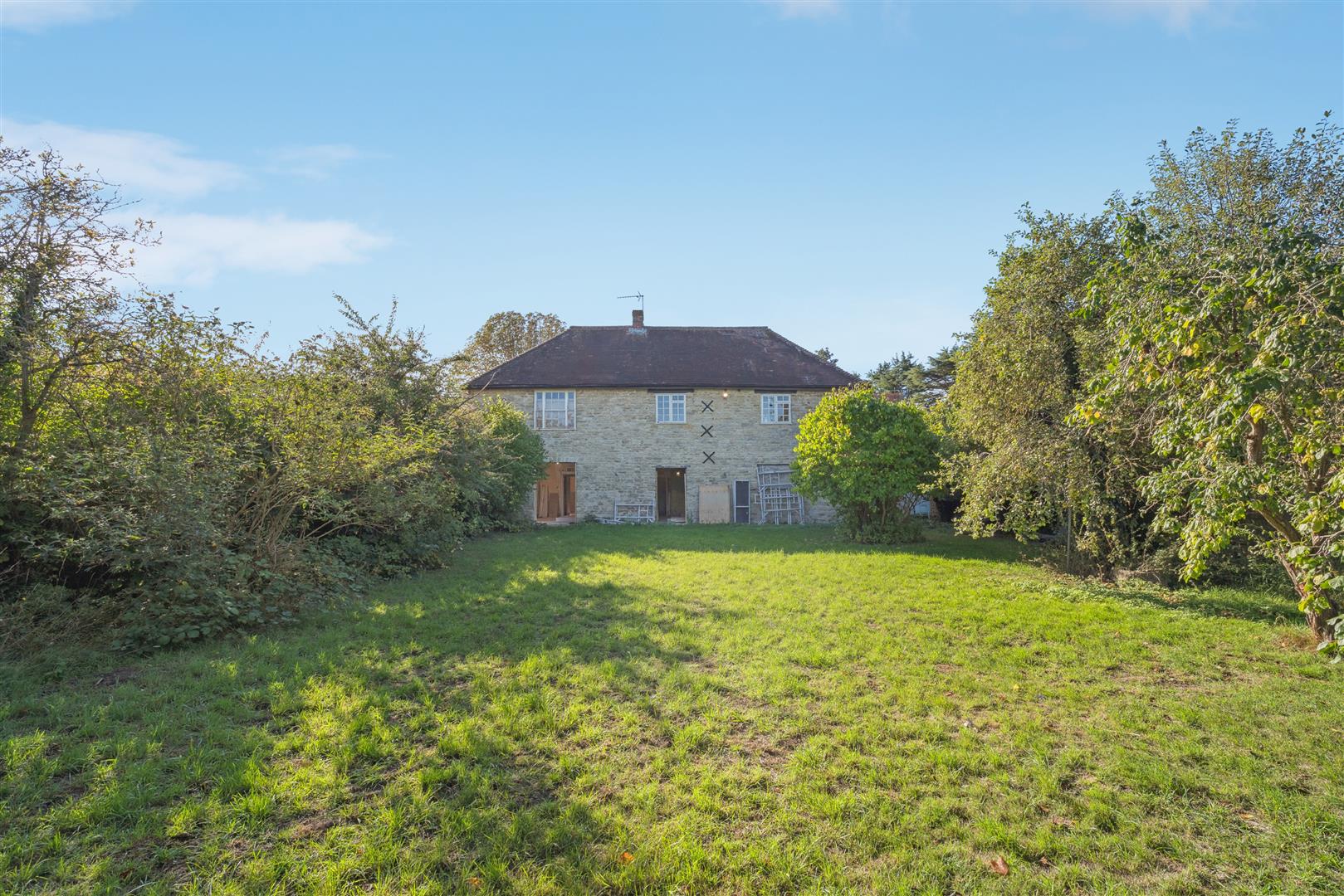 5 bedroom detached house for sale 0