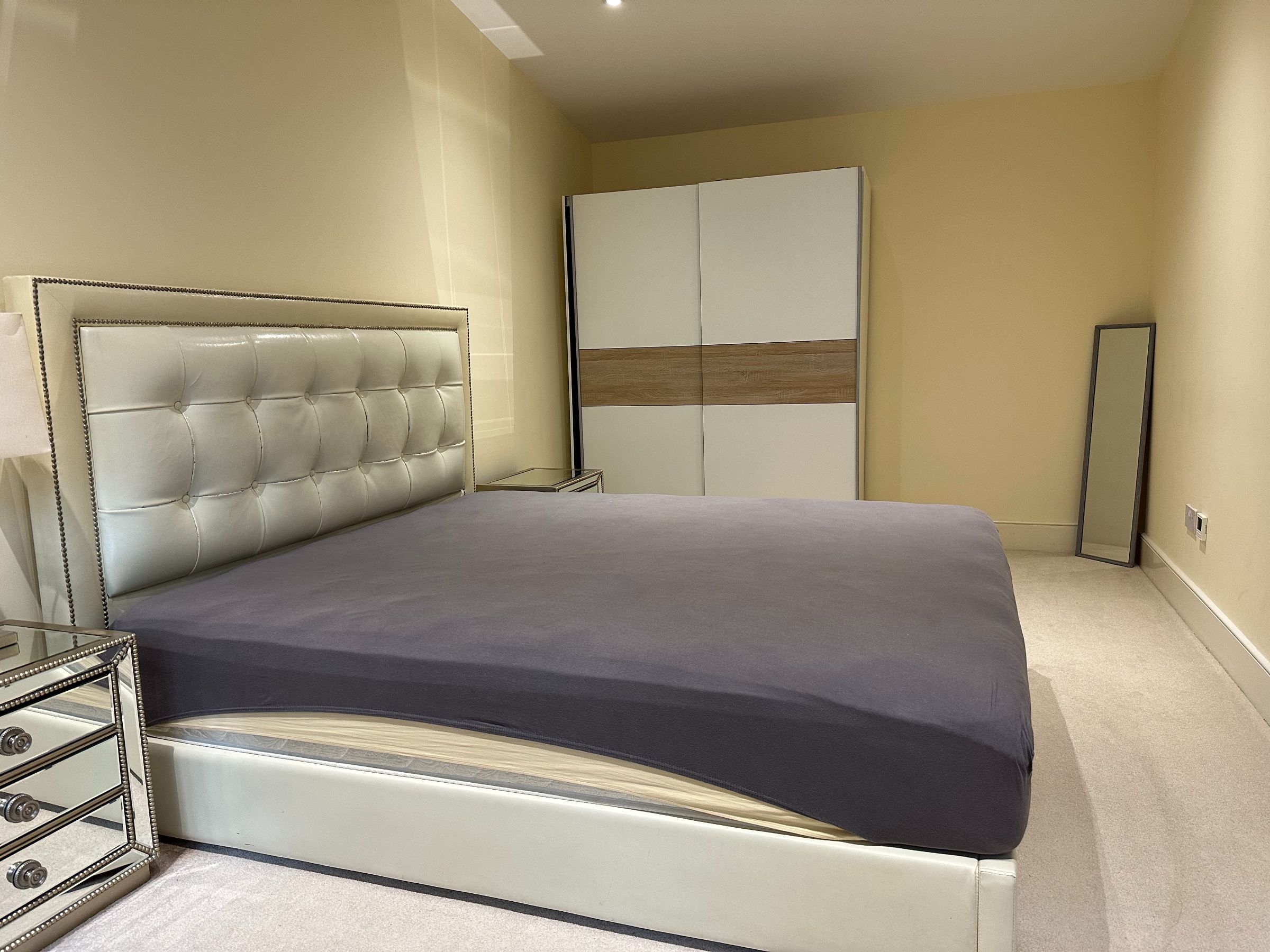 1 Derwent Avenue, London photo 2
