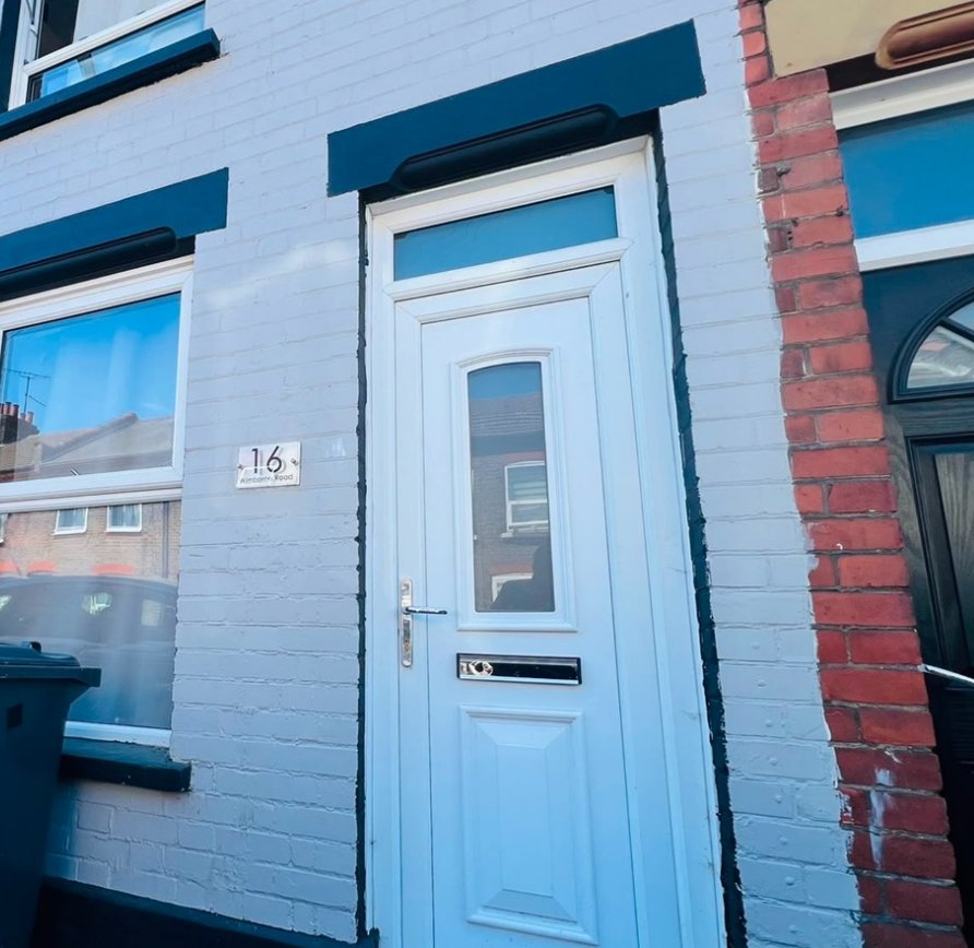 16, Wimborne Road, Luton photo 2