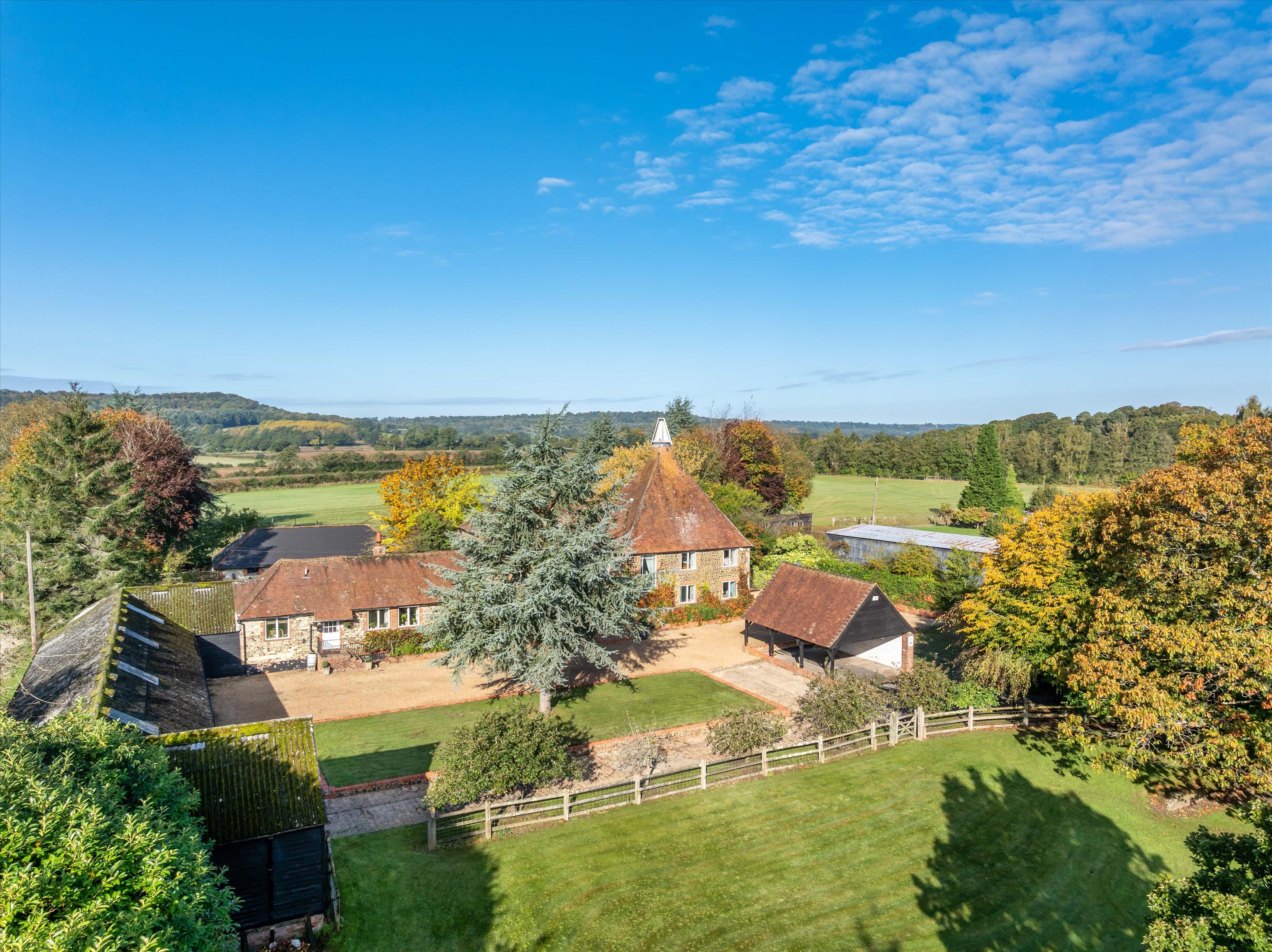 6 bedroom detached house for sale 0