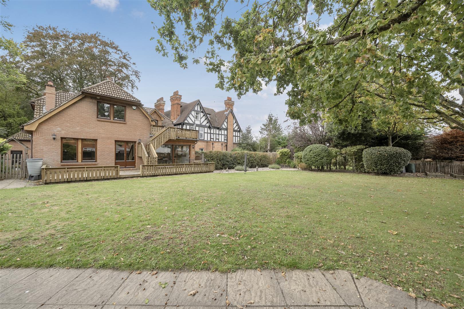 4 bedroom detached house for sale 0