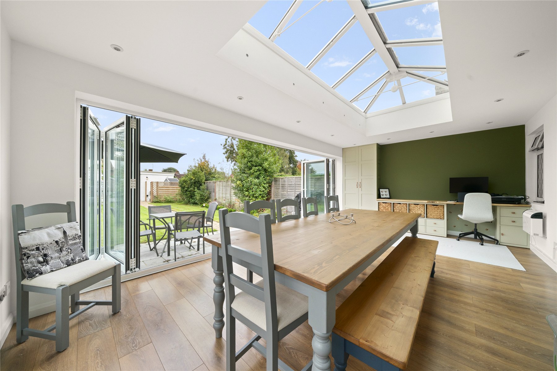 4 bedroom semi-detached house for sale 0