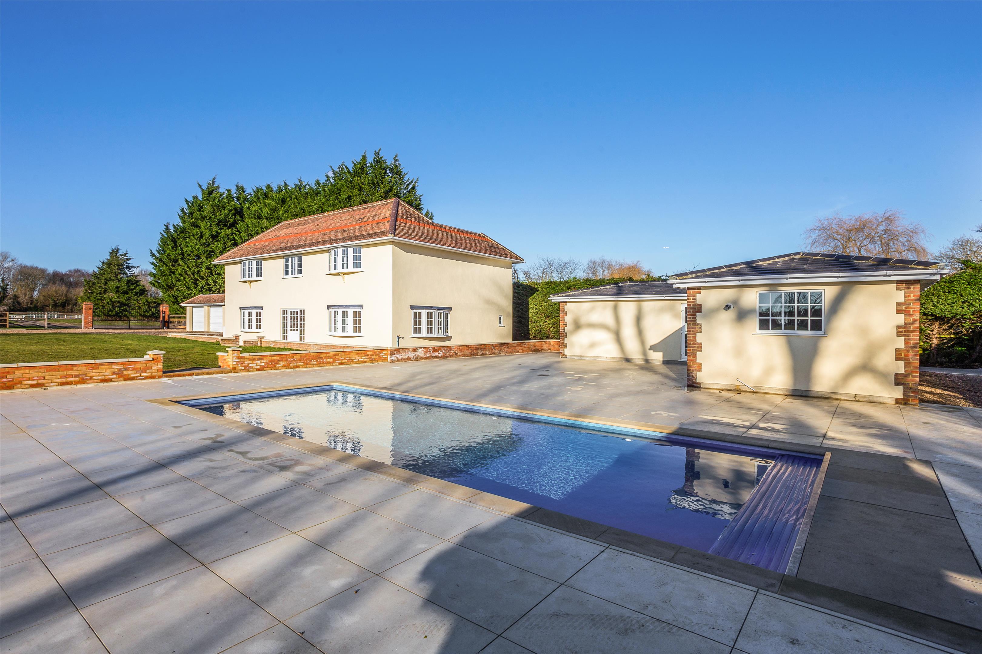 5 bedroom detached house for sale 0