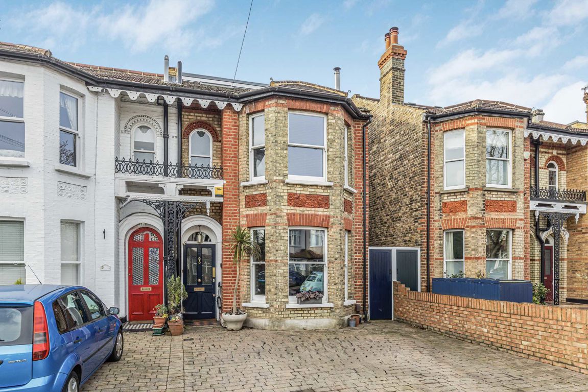6 bedroom property for sale 0