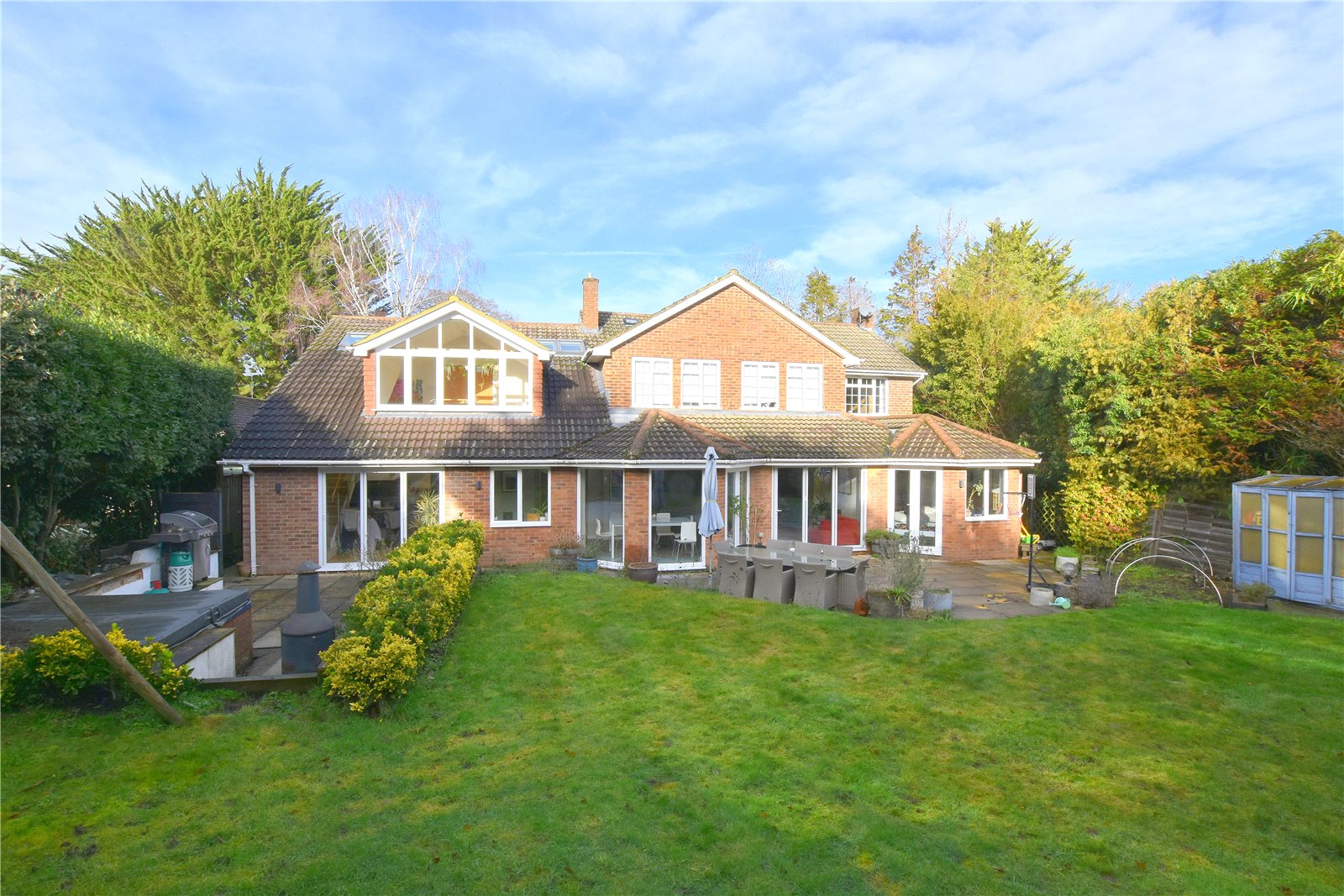 5 bedroom detached house for sale 0