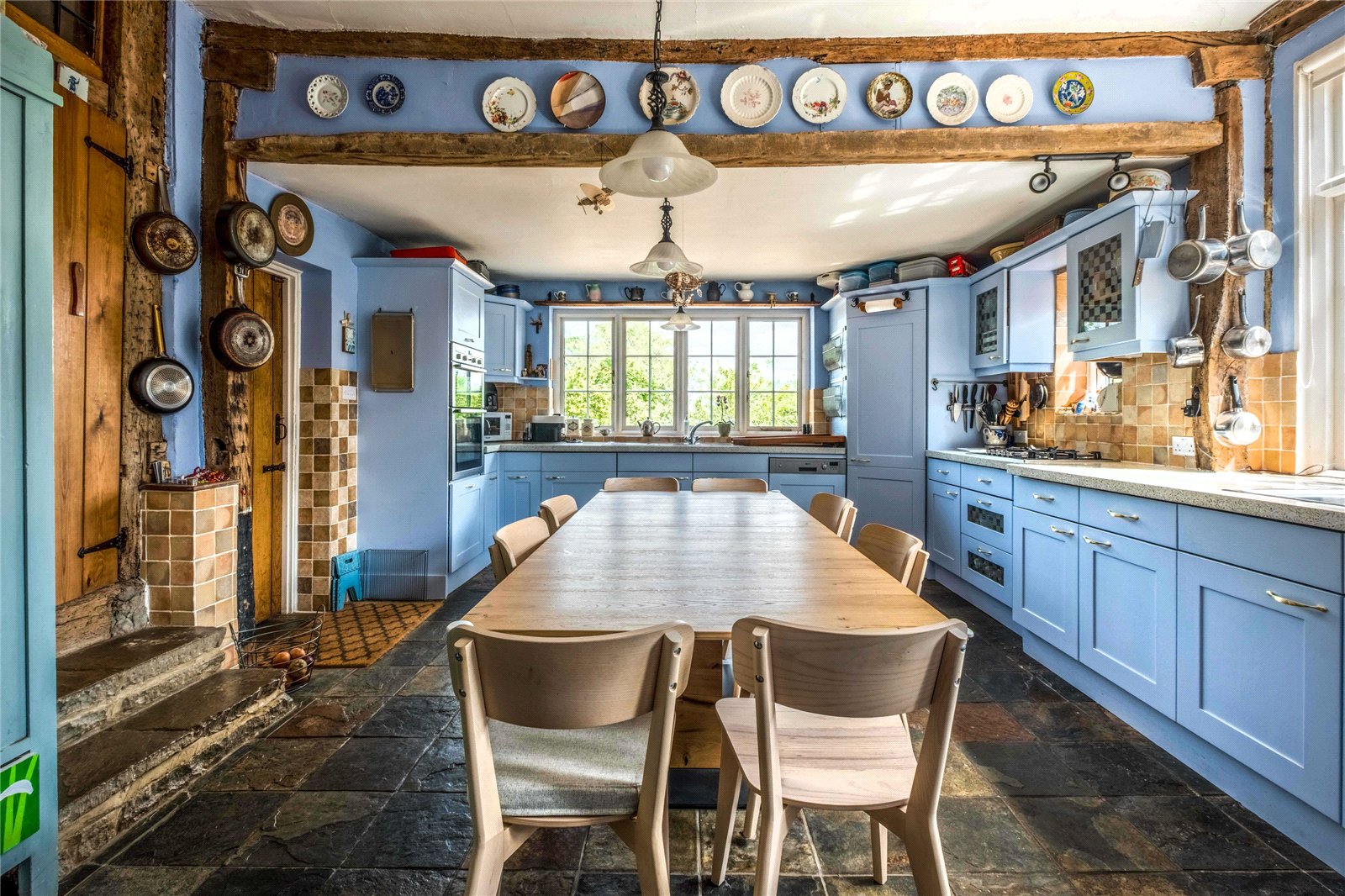 4 bedroom semi-detached house for sale 0