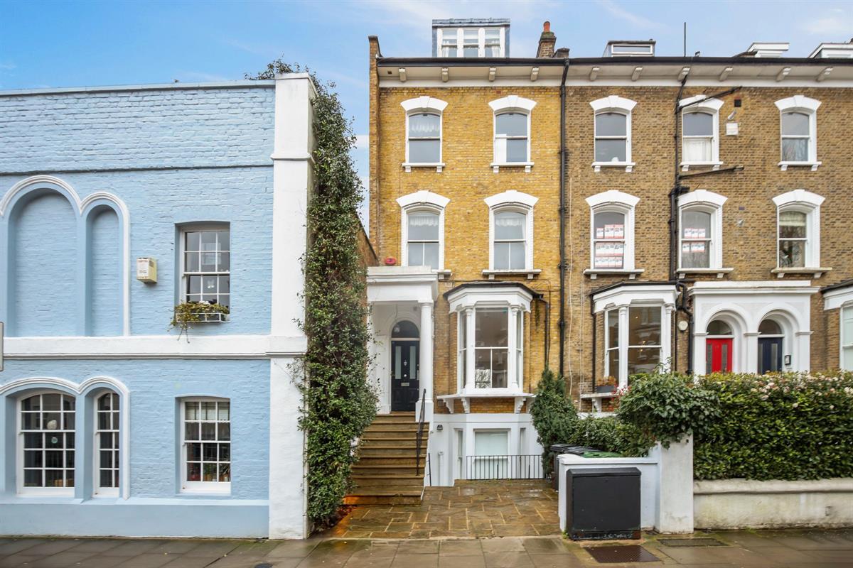 5 bedroom semi-detached house for sale 0