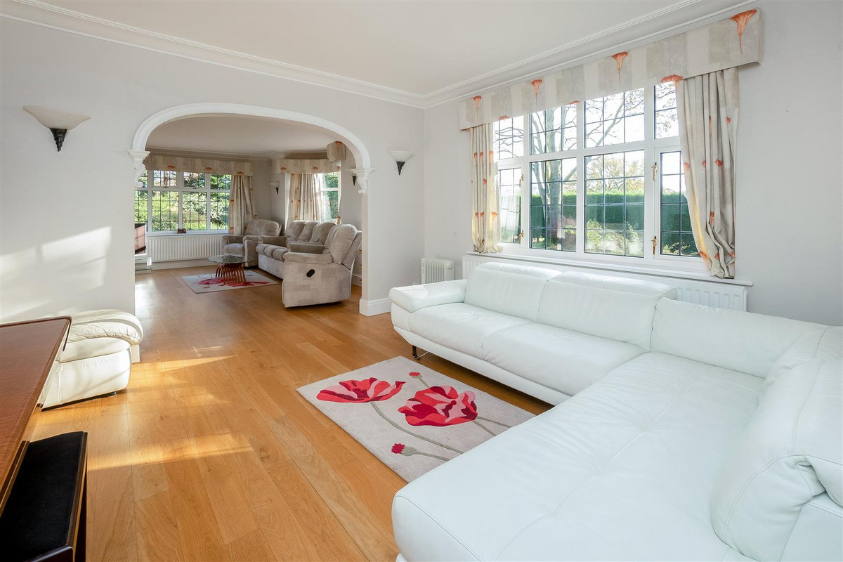 Photos of Stoneleigh Road Coventry, Warwickshire CV4 63840934