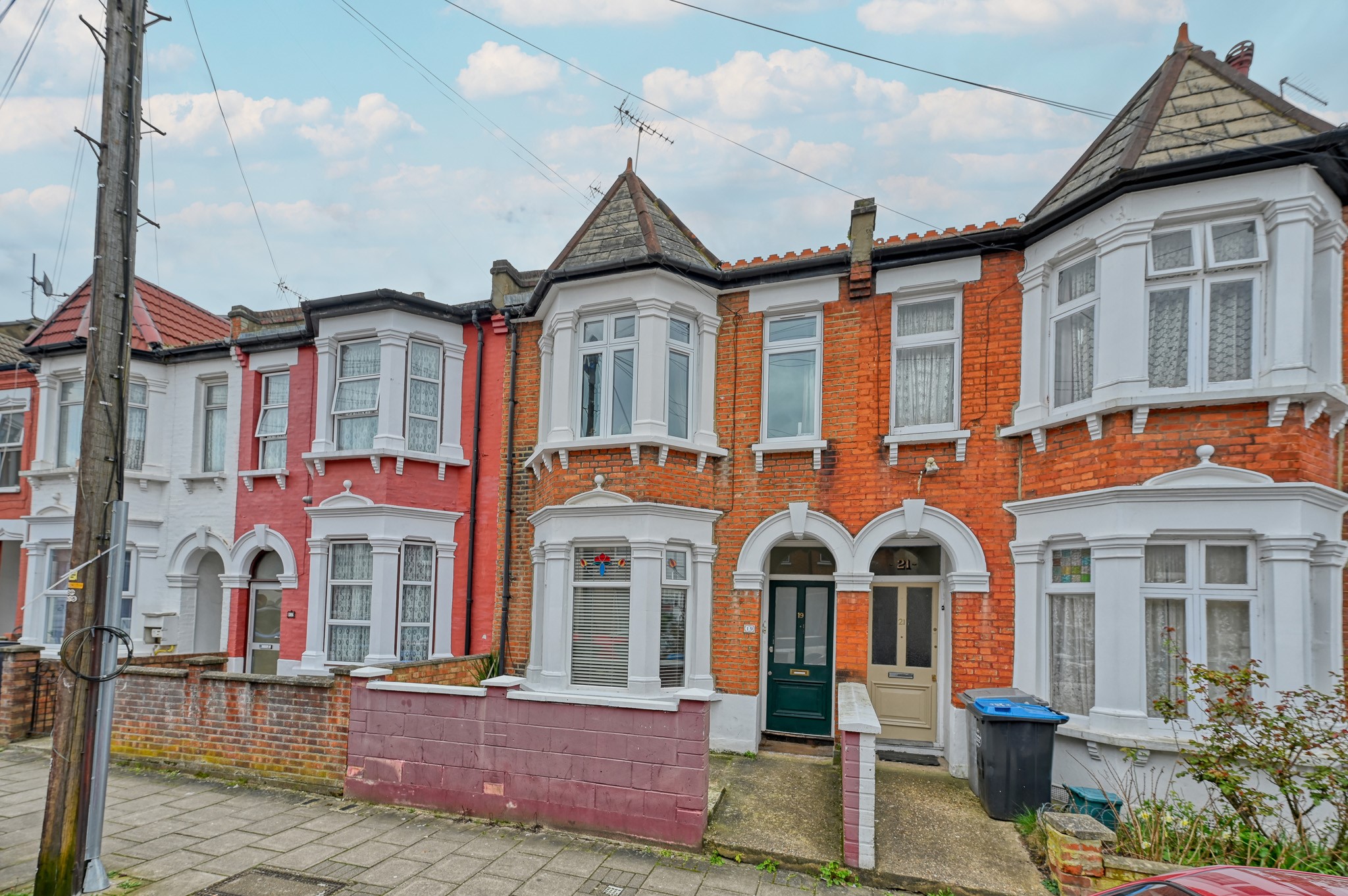 1-bed flat on Howard Road, London, £390,000