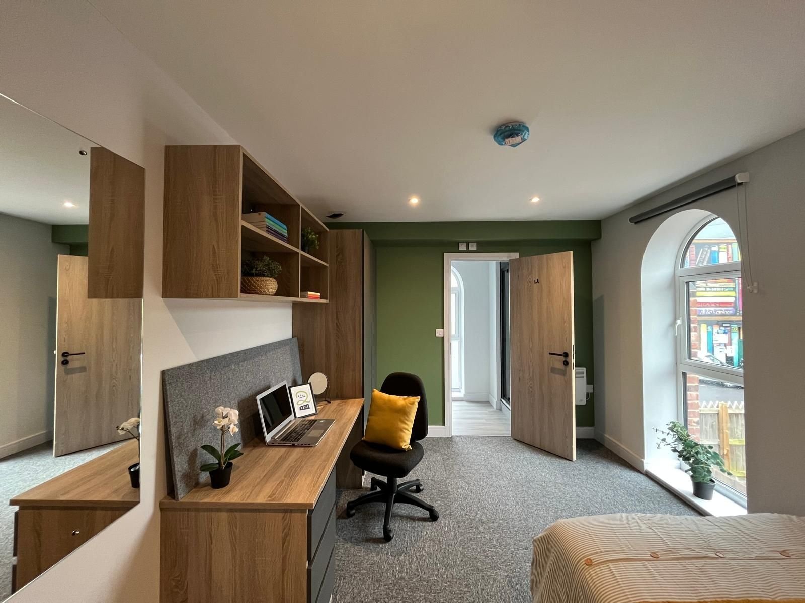 Room 8, Flat 1, Commercial Point,, Wollaton Road, Nottingham photo 4