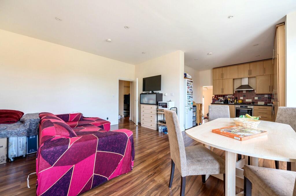 6 bedroom property for sale 0