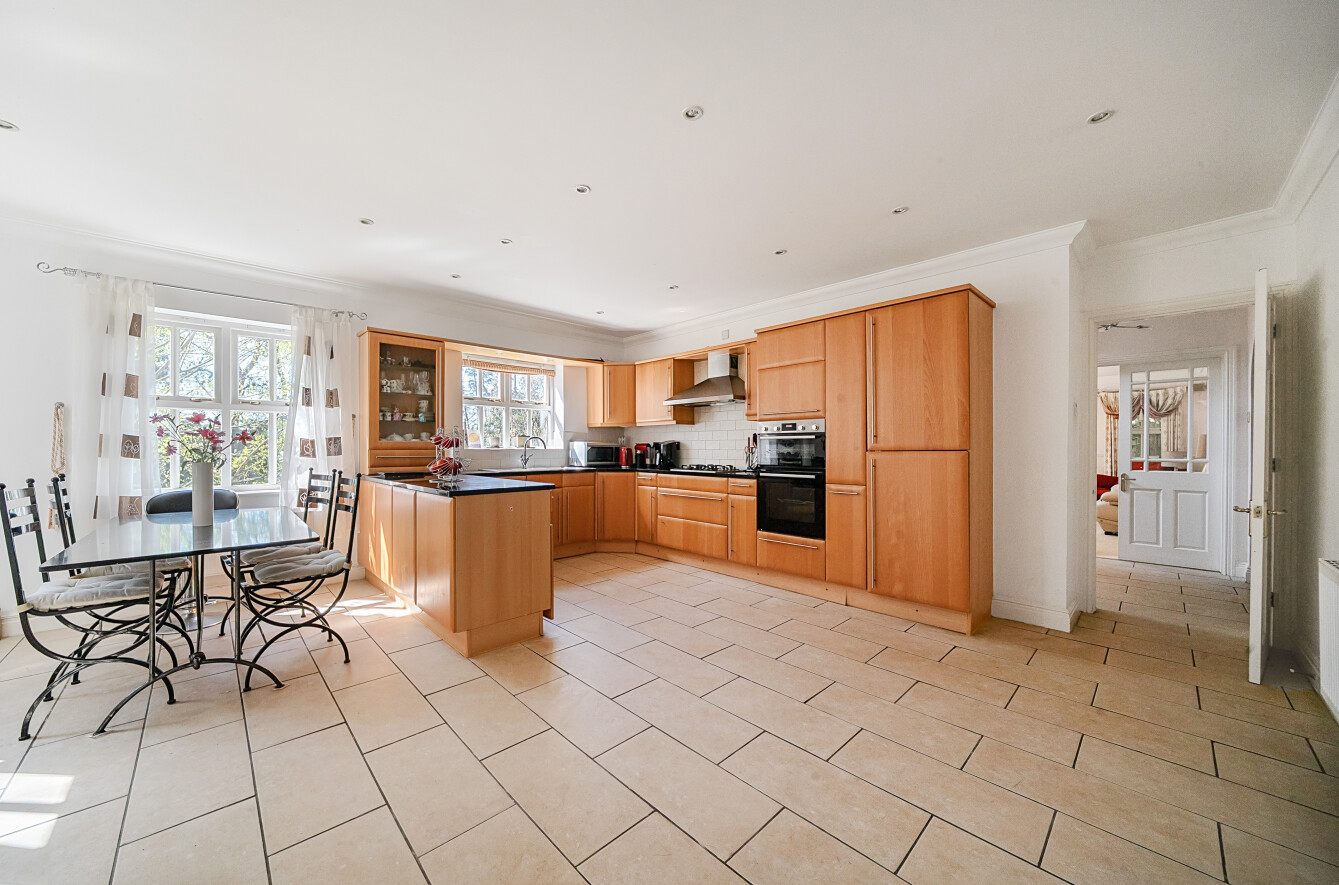 5 bedroom detached house for sale 0